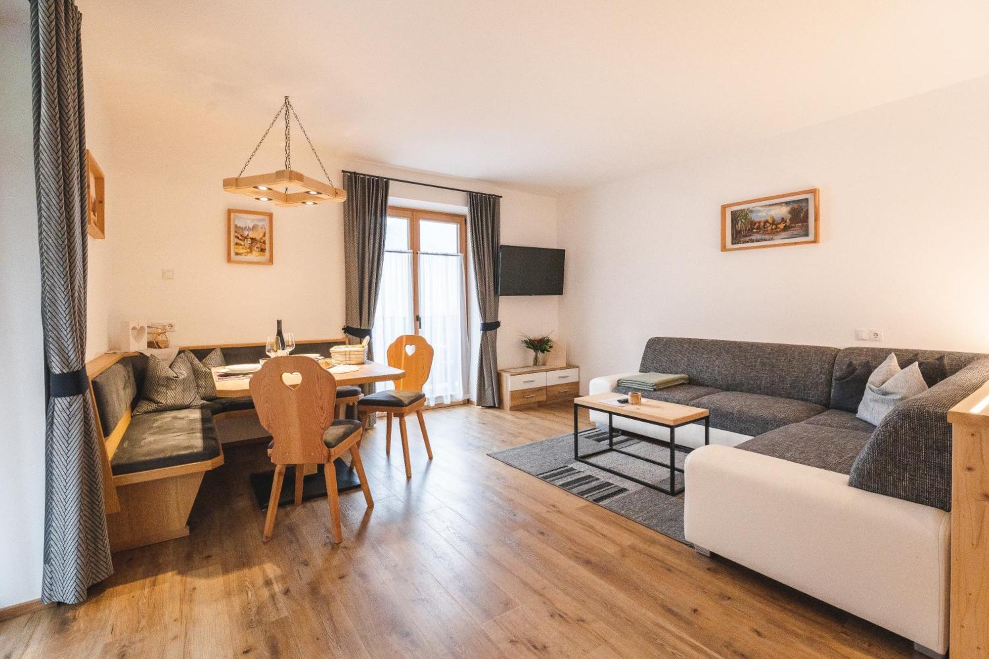 Elslerhof Apartment Dobbiaco Ngoại thất bức ảnh