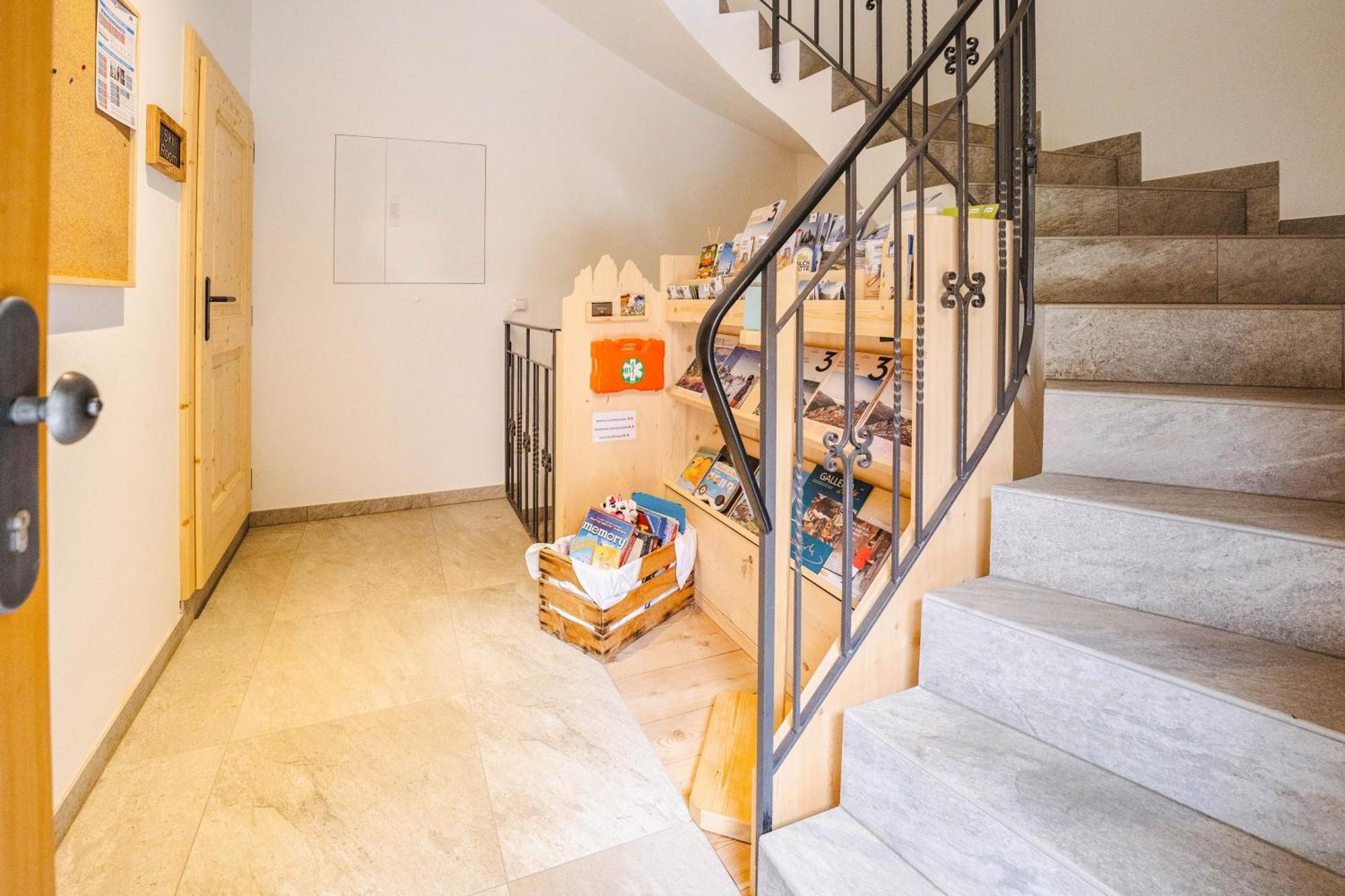 Elslerhof Apartment Dobbiaco Ngoại thất bức ảnh